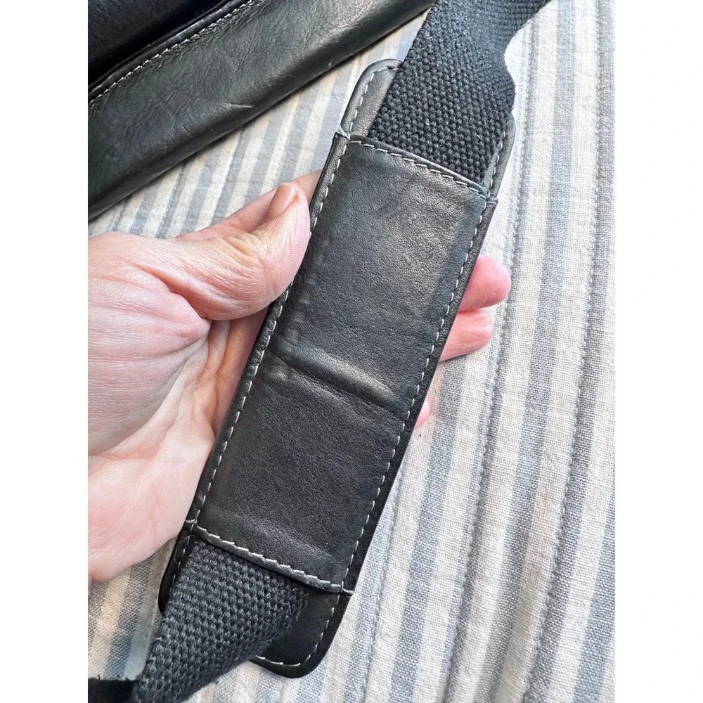 Samsonite‎ Black Leather Messenger Bag Laptop Briefcase Flap Over Crossbody